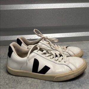 Womens vejas shoes, Size 8